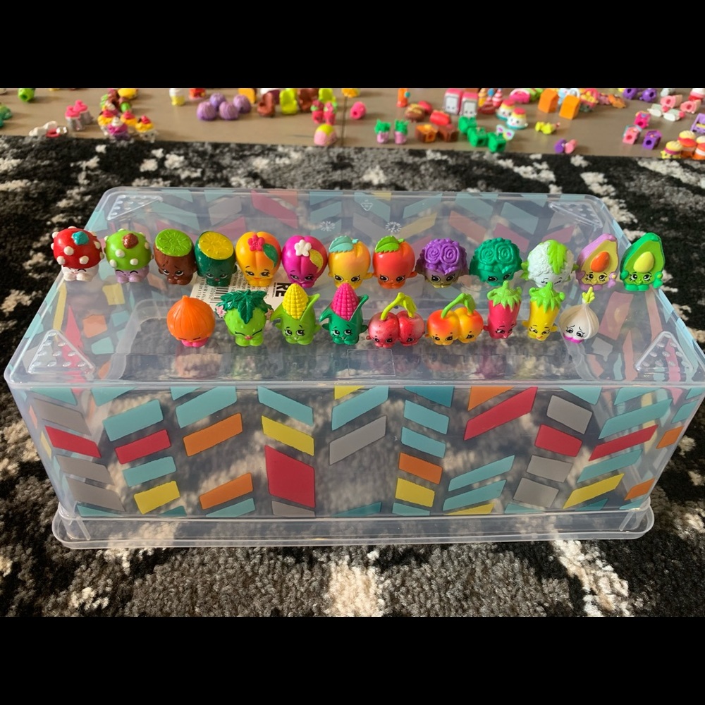 Shopkins- fruit/veggie lot of twenty two